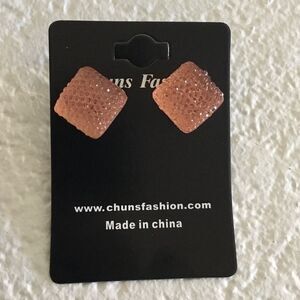 Textured Gem Cluster Square Stud Earrings (H15)